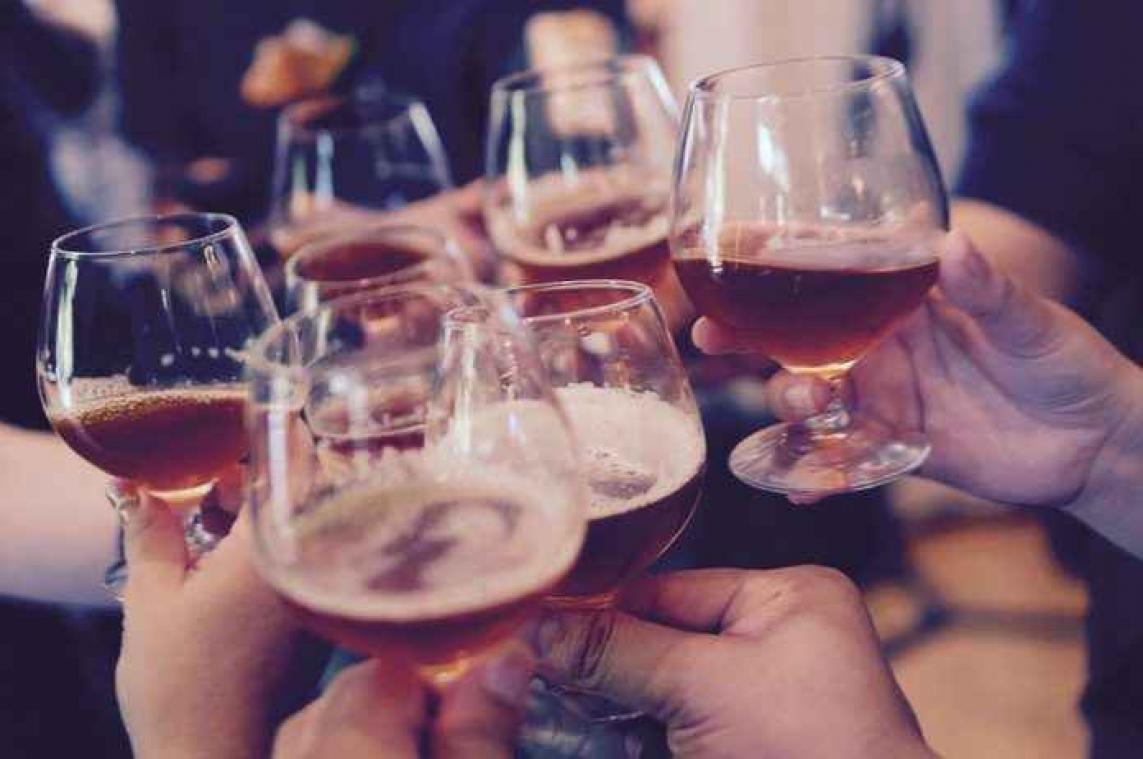 Daarom laat je een glas bier beter staan