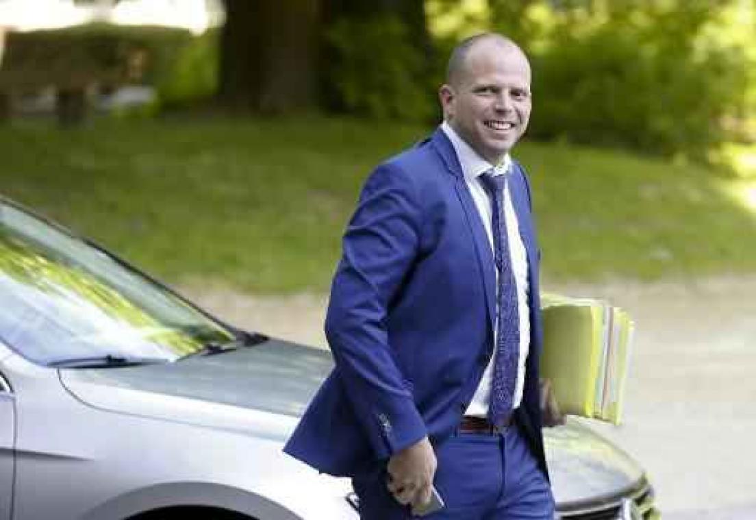Vluchtelingencrisis - Politie ontdekt 57 mensen zonder papieren nabij parking Groot-Bijgaarden