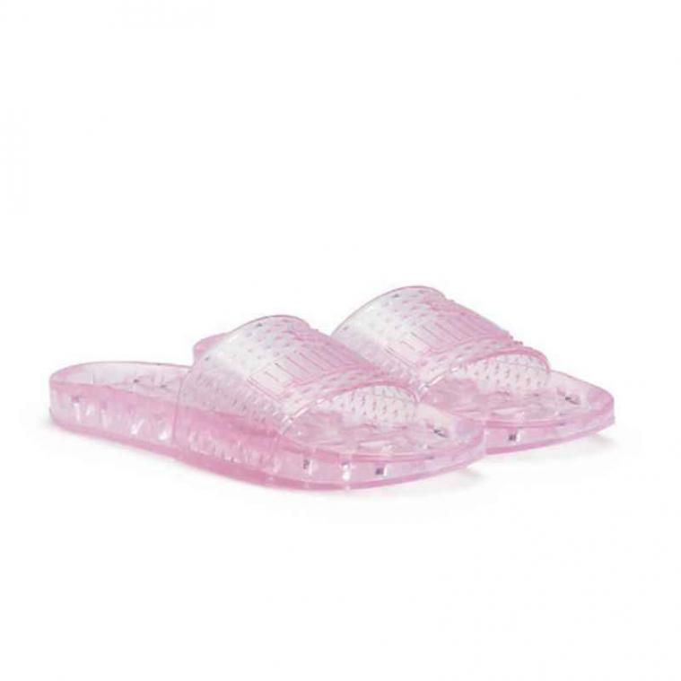 Rihanna brengt jelly shoes weer op de markt