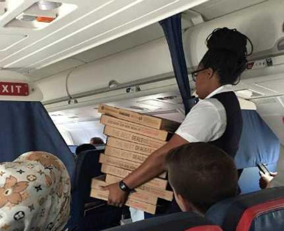 Piloot bestelt pizza voor wachtende passagiers