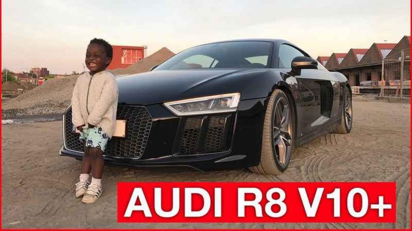 Vader en zoontje testen Audi R8 uit
