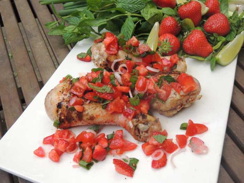 Kippenbouten met aardbeiensalsa
