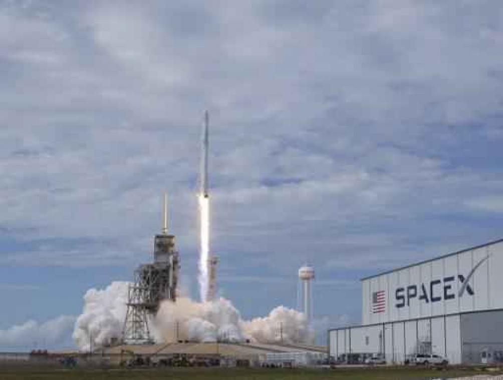 Dragon-capsule met succes richting ISS gelanceerd