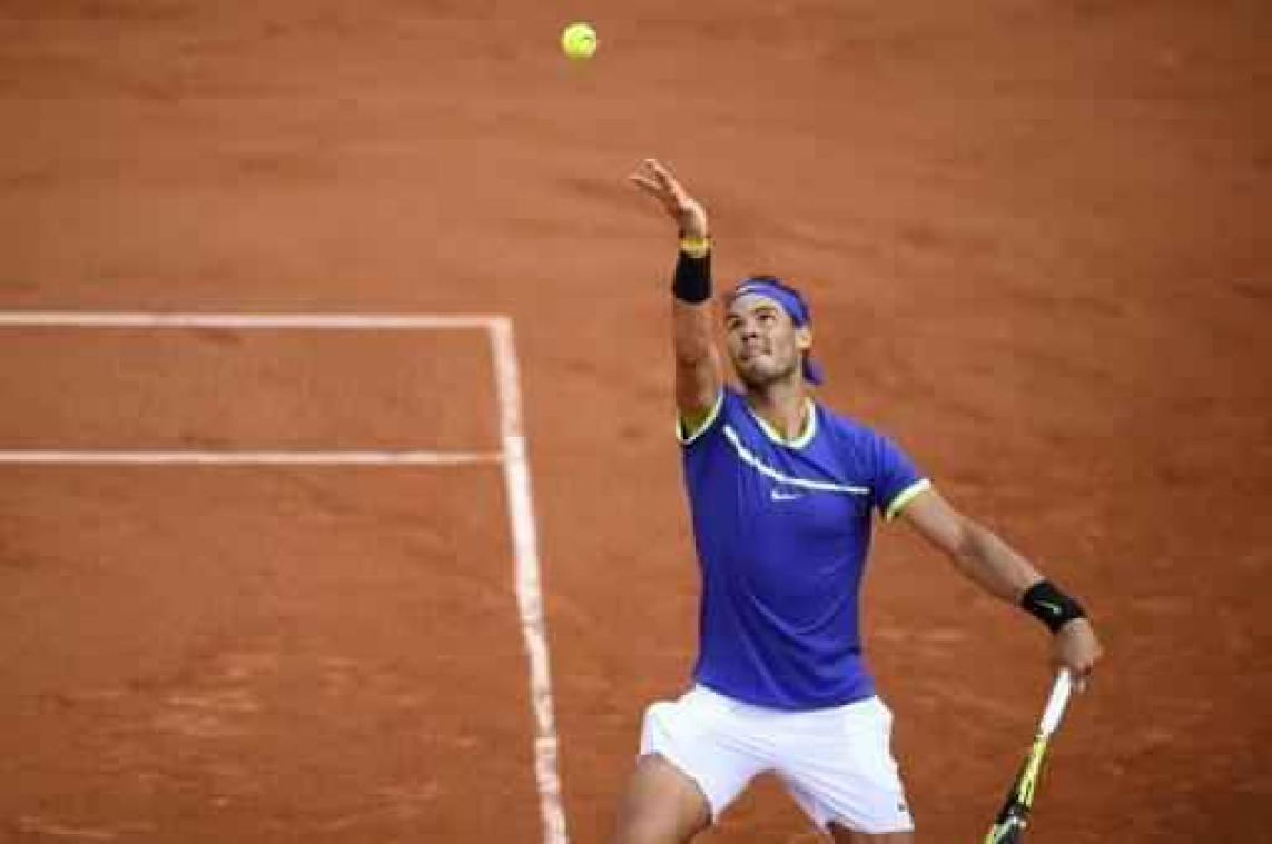 Rafael Nadal stoomt door naar laatste acht op Roland Garros