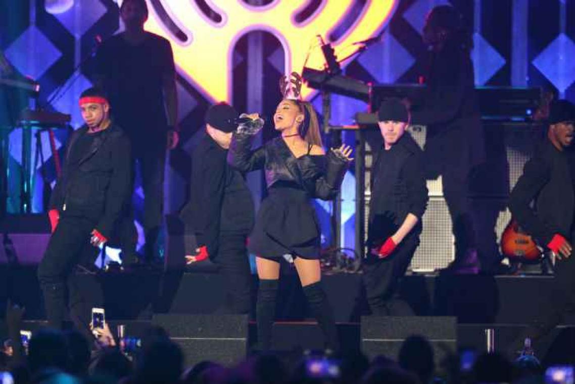 Ariana Grande laat tattoo zetten voor Manchester