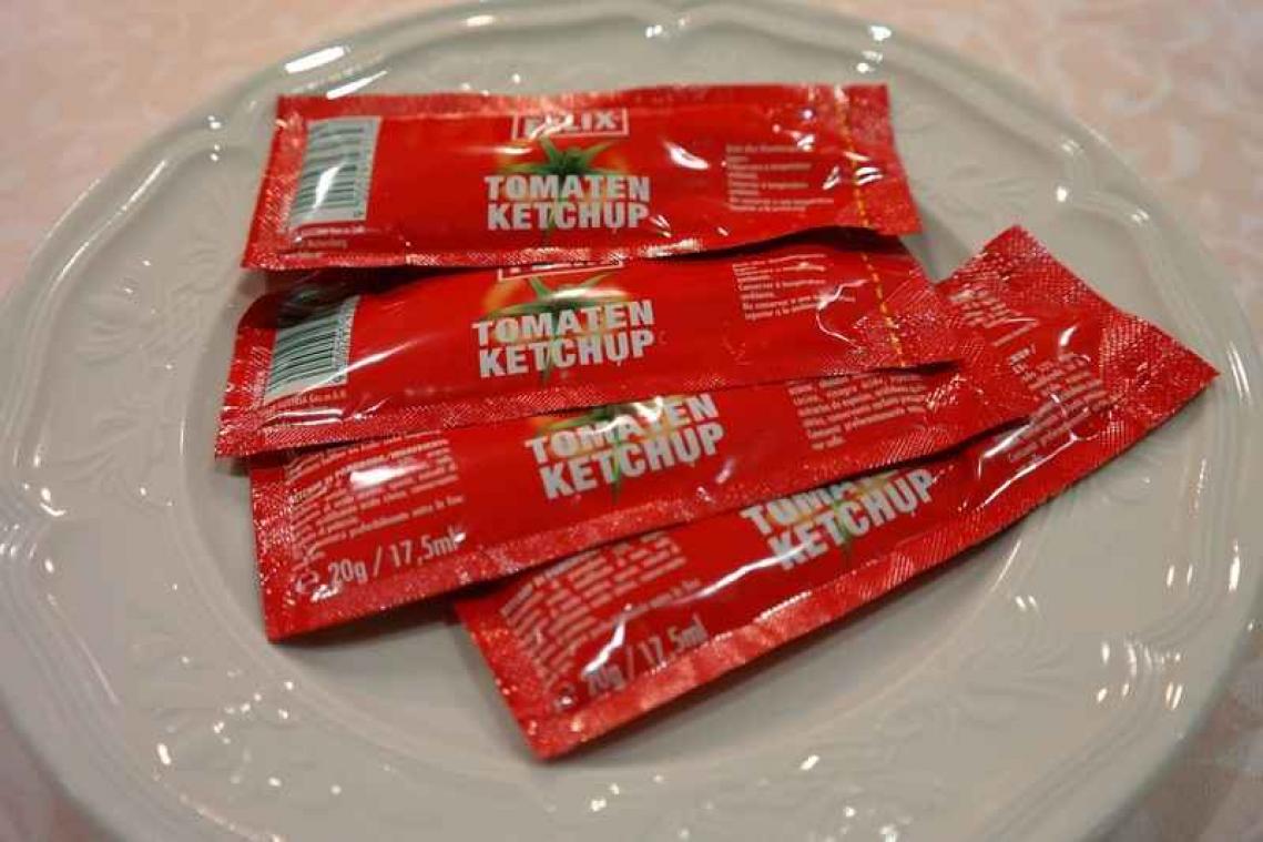 Man organiseert begrafenis voor fles ketchup