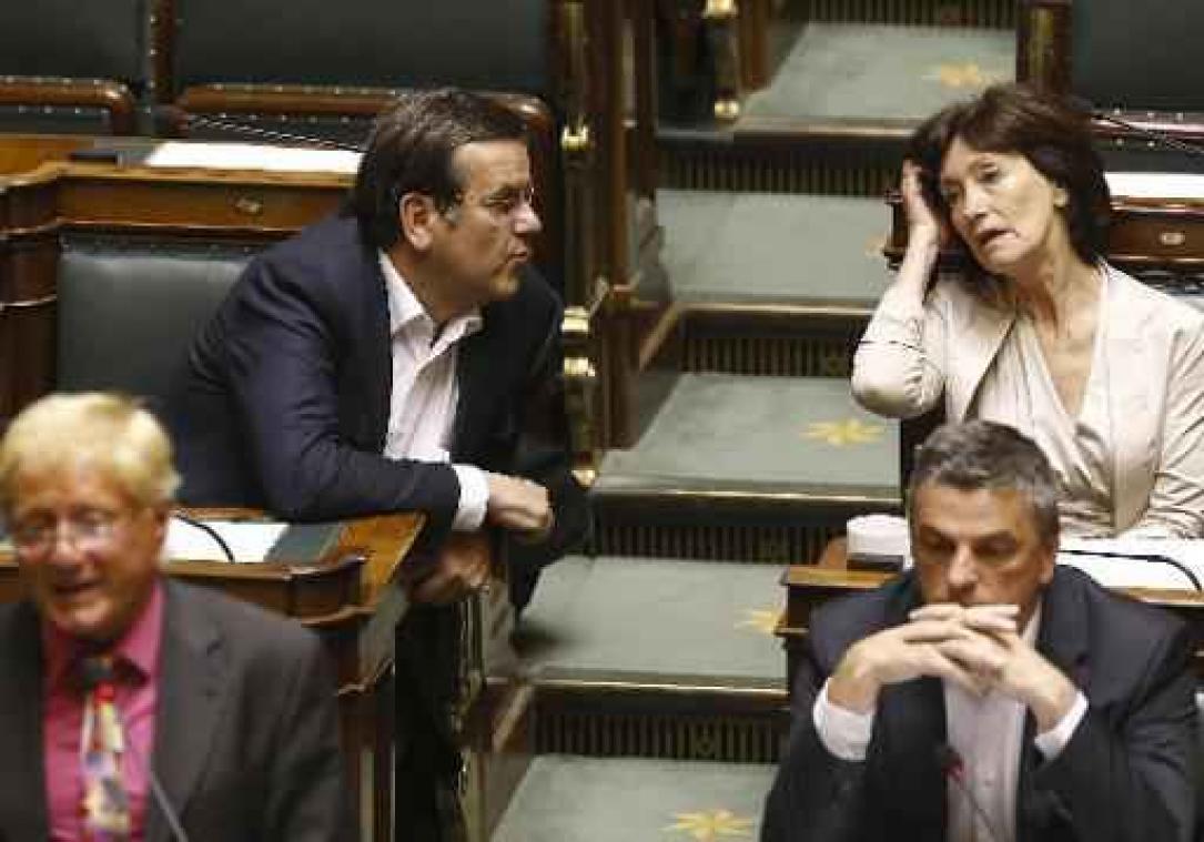 PS krijgt slaag in de Kamer