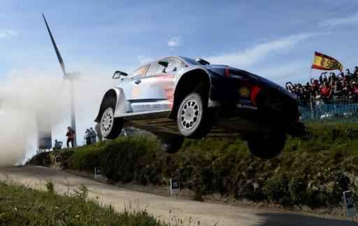 Thierry Neuville pakt meteen de leiding in Sardinië