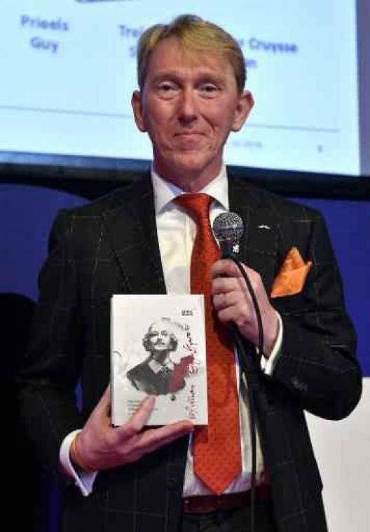 Jan Van der Cruysse wint Schaduwprijs voor beste thrillerdebuut