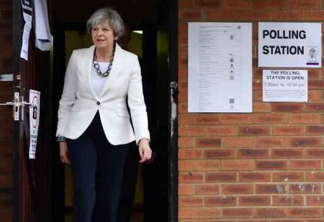 Britse verkiezingen - Conservatieven blijven grootste partij, maar verliezen meerderheid