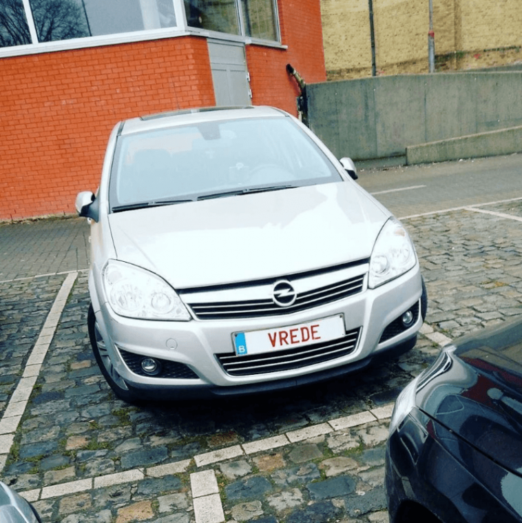 Vraag naar gepersonaliseerde nummerplaten keldert