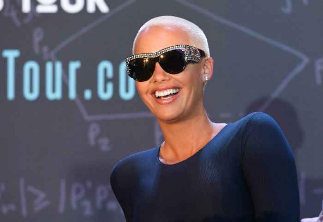 Amber Rose spot met eigen naaktfoto
