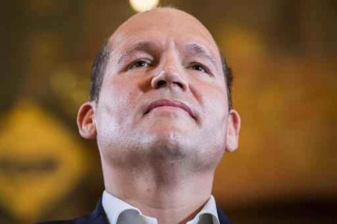 Samusocial - Philippe Close verdient als burgemeester 30 à 40 procent minder dan voordien