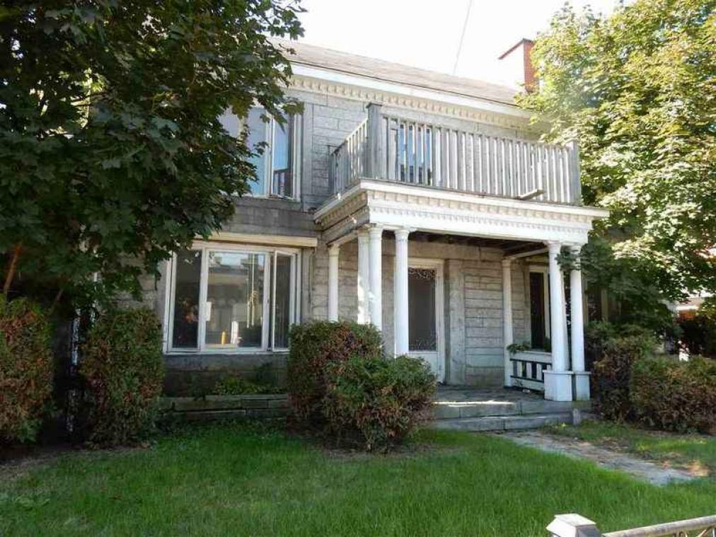 Huis te koop pal op de grens tussen Canada en de Verenigde Staten