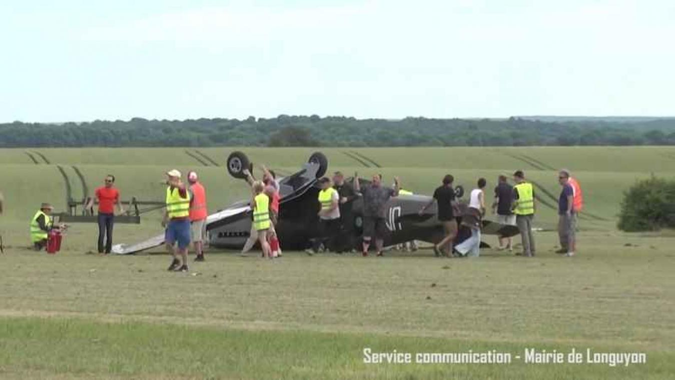 VIDEO. Piloot overleeft crash met historisch vliegtuig