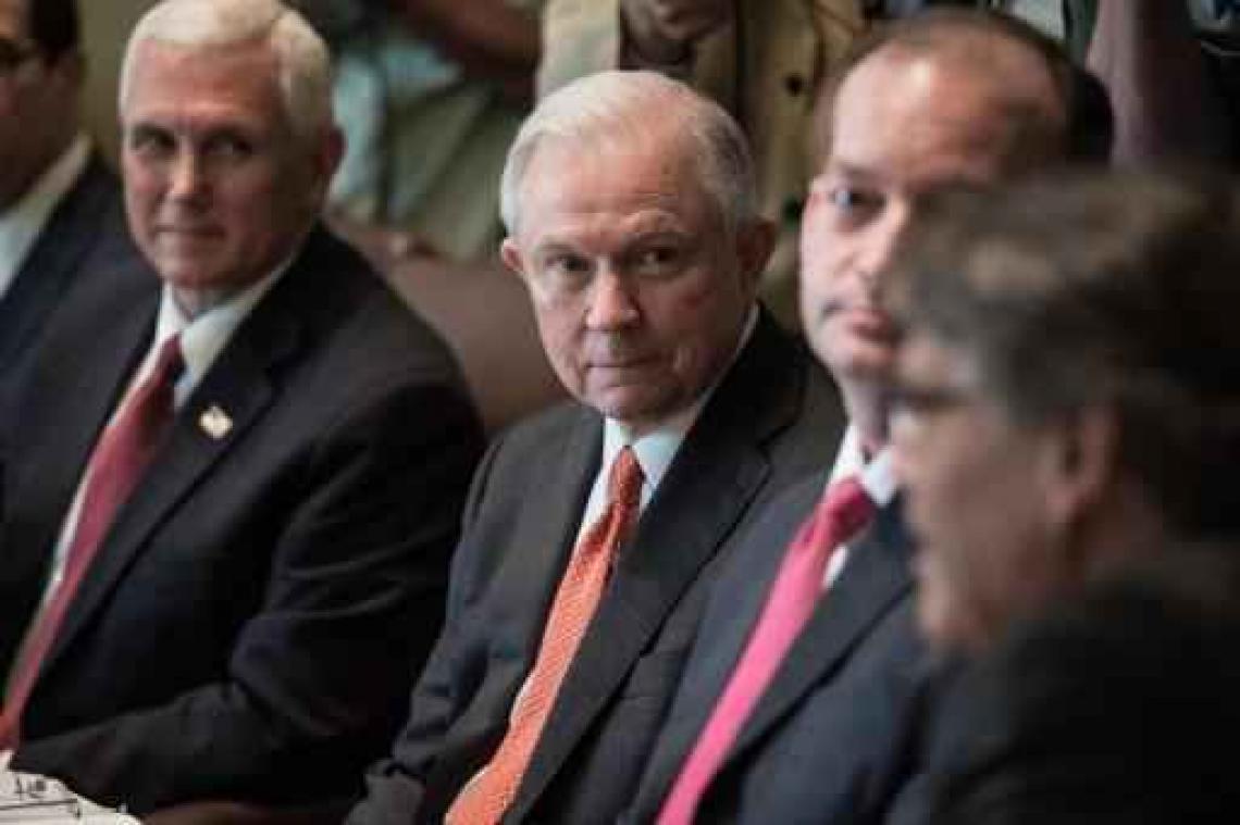 Jeff Sessions gaat getuigenis voor inlichtingencommissie Senaat in het openbaar afleggen