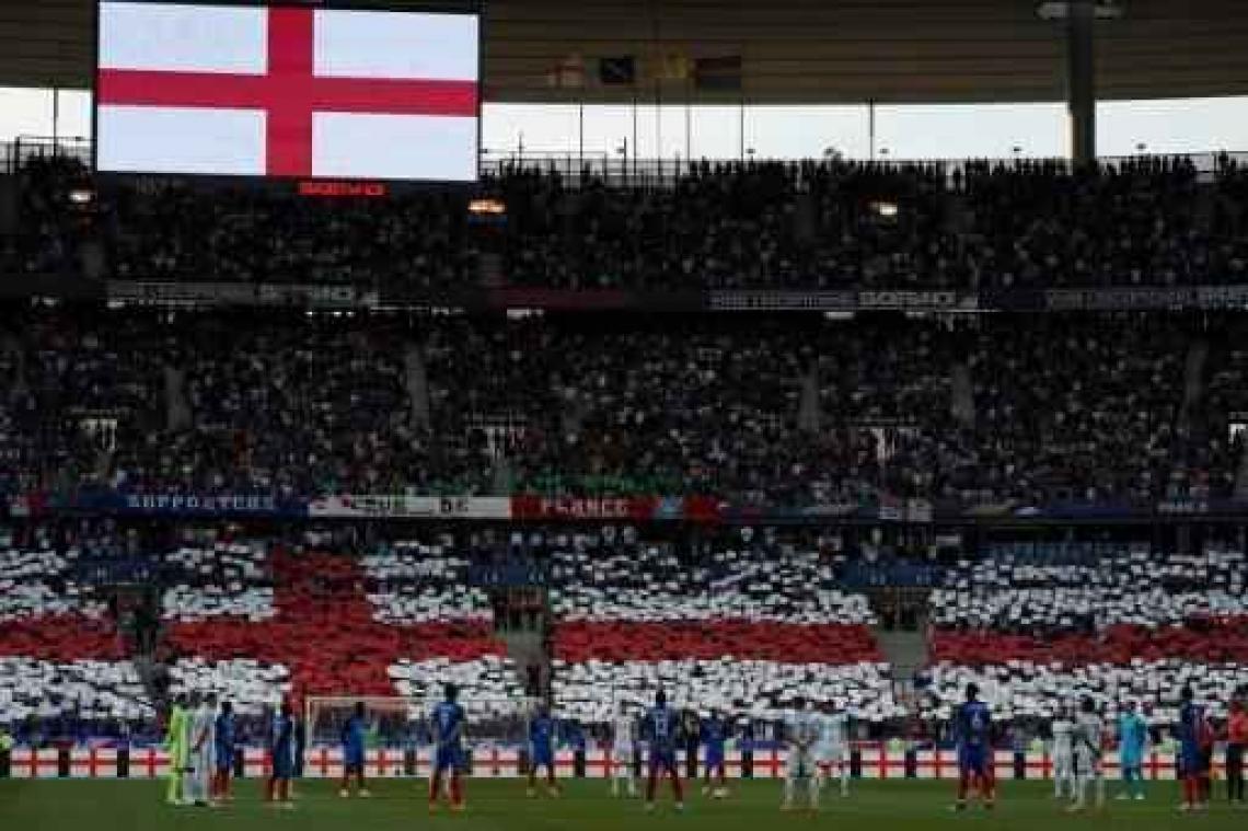 Stade de France eert slachtoffers van aanslagen in Londen en Manchester