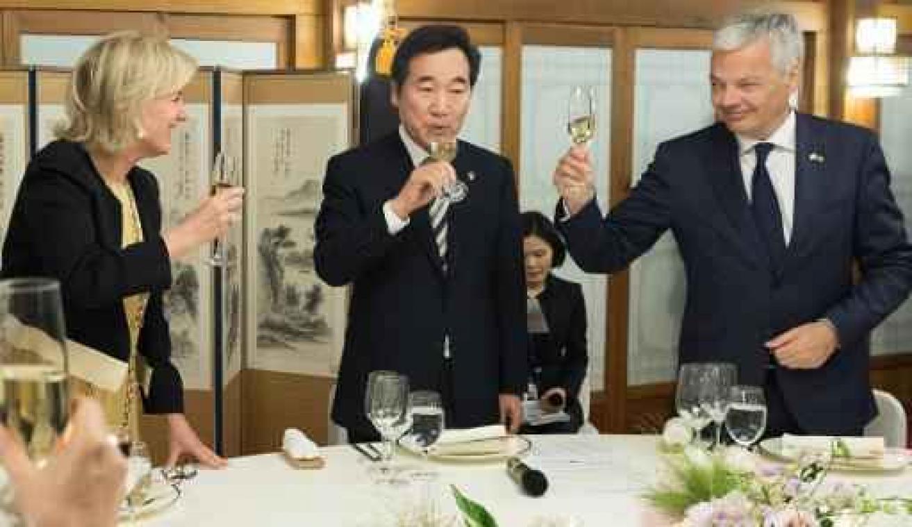 Economische missie Zuid-Korea - Prinses Astrid en ministers bezoeken grens met Noord-Korea