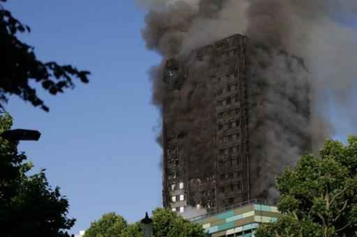 Vijftig mensen naar ziekenhuis en verschillende doden bij hevige brand in Londen