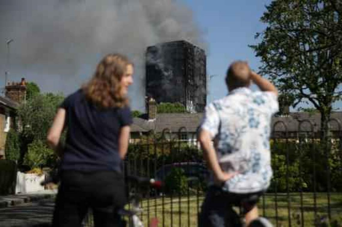 Appartementsbrand Londen - "Er wordt nog gezocht naar mensen in gebouw"