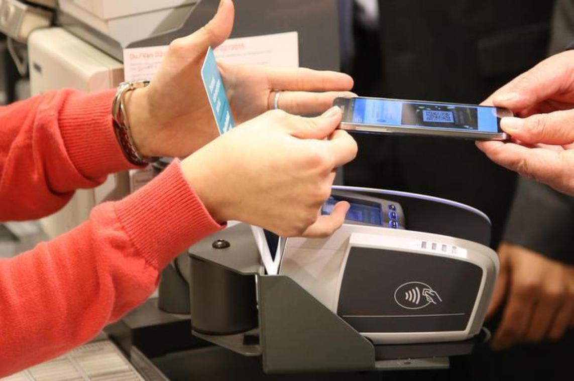 Belg haalt bankkaart sneller boven voor kleine bedragen