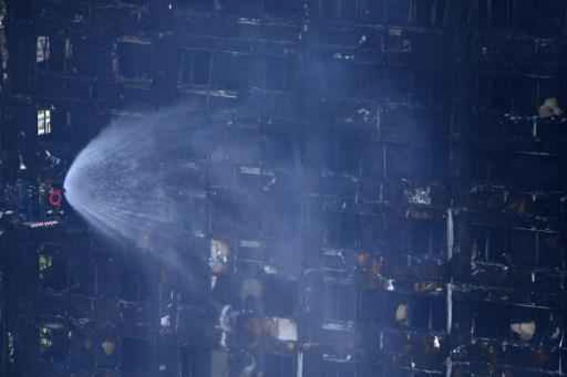 Dodental brand Londens flatgebouw stijgt tot twaalf