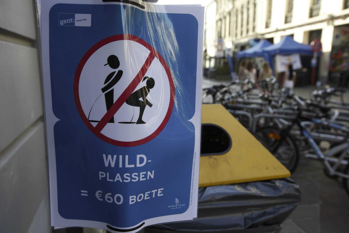 Indiase stad gaat mensen betalen als ze naar toilet gaan