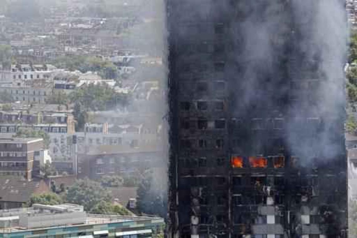 Appartementsbrand Londen - Premier May kondigt "diepgaand onderzoek" aan
