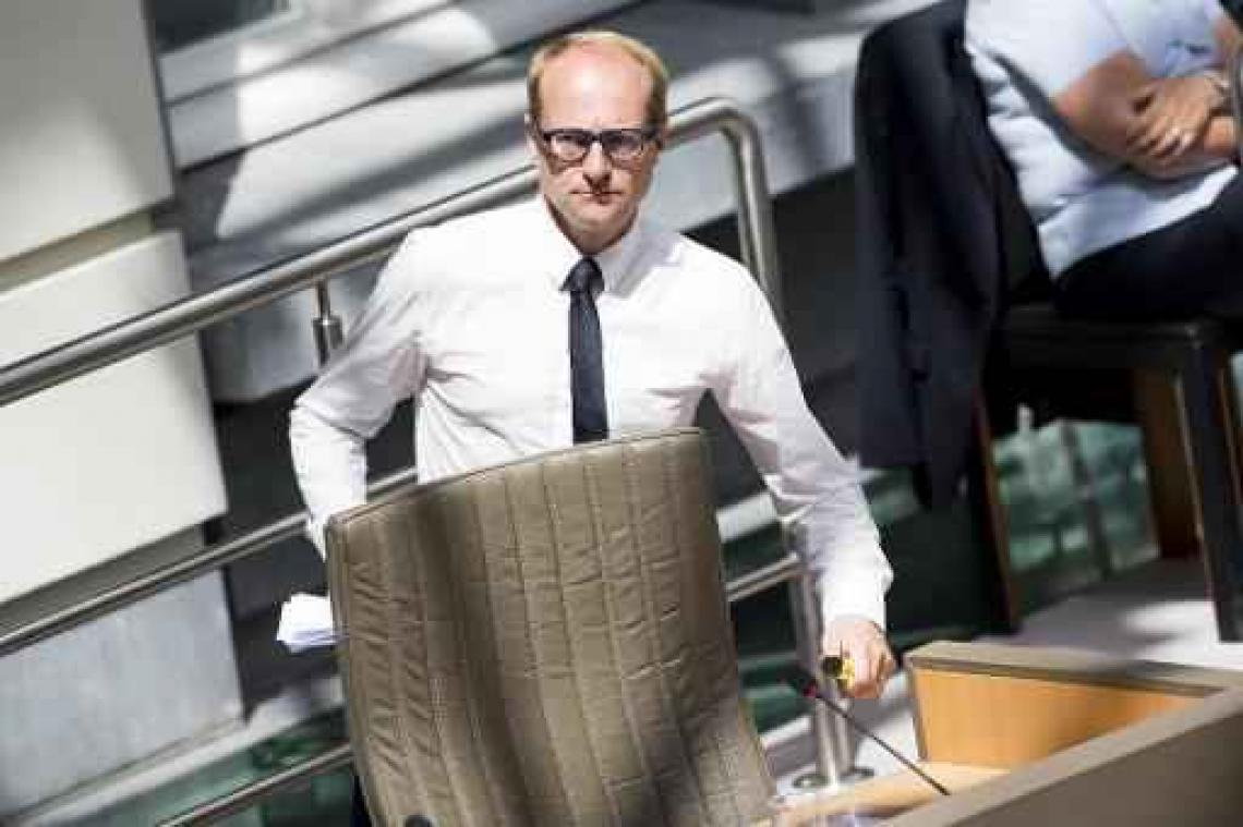 Minister Weyts stuurt inspectiedienst naar kippenbroeierij