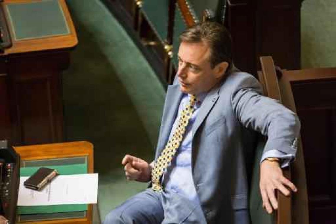 De Wever bepleit halvering Brusselse politieke mandaten