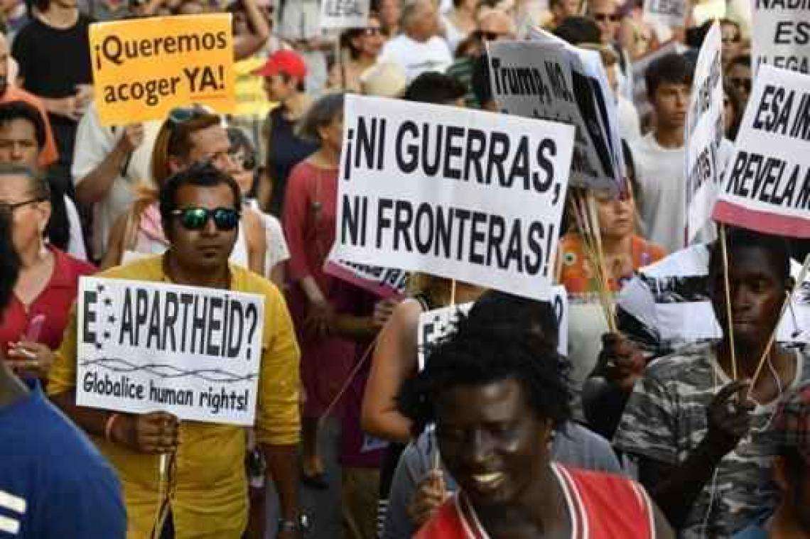 Vluchtelingencrisis - Duizenden mensen op straat in Madrid voor de opvang van meer vluchtelingen
