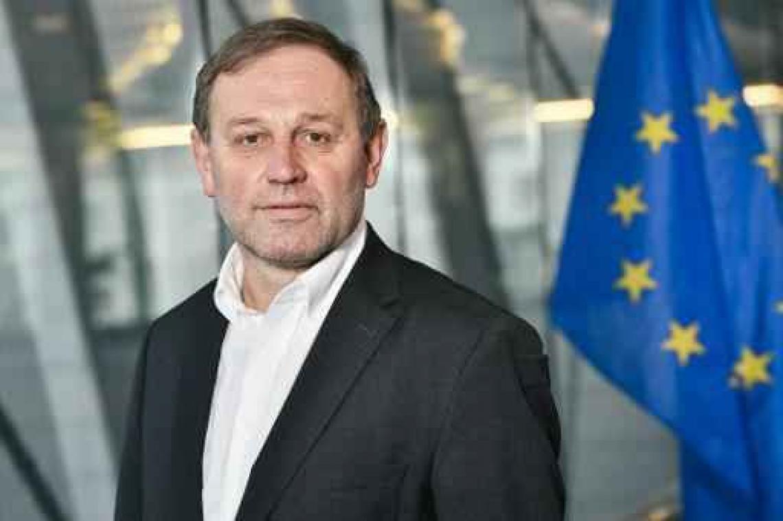 Staes bijzonder scherp voor "populistisch EU-bashen" van minister Weyts over onze frieten