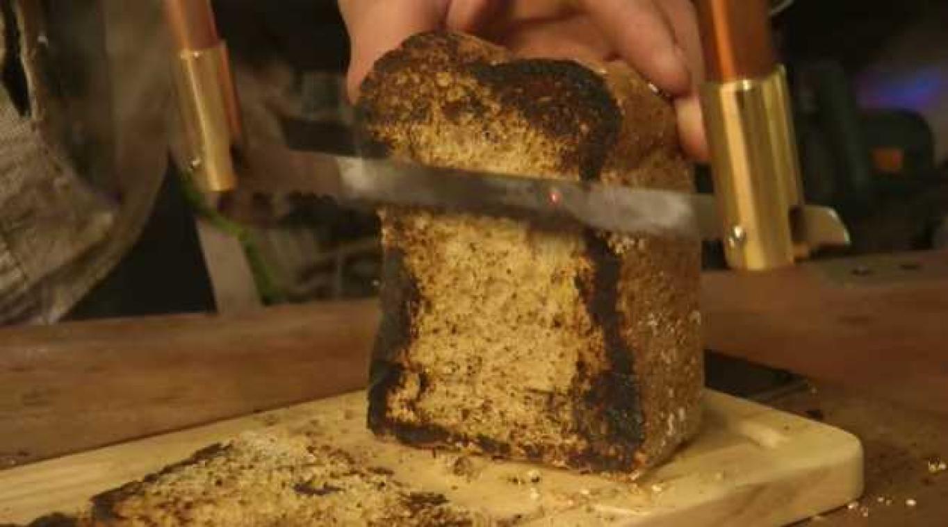 Dit mes roostert je brood terwijl je het snijdt