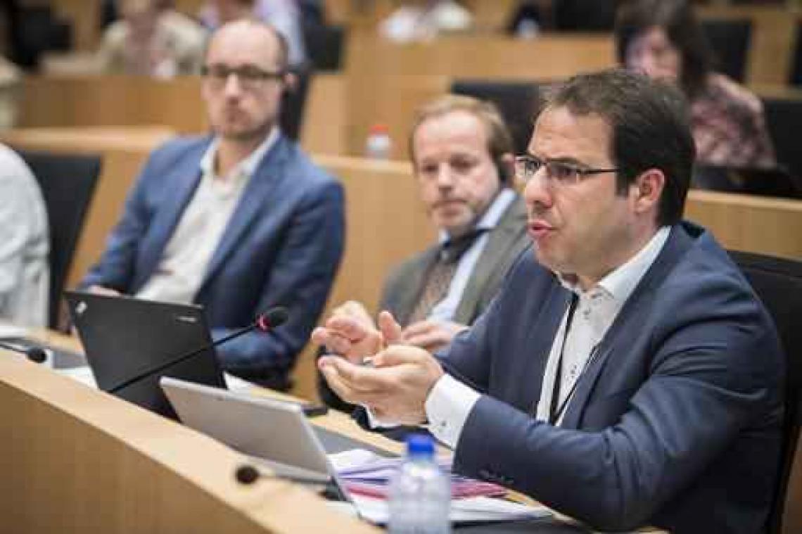 "Kazachgate is eigenlijk De Deckergate", zegt MR-Kamerlid