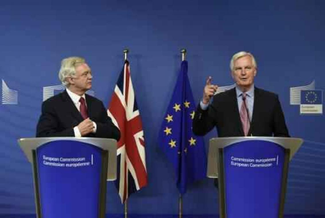 Brexit - Barnier en Davis buigen zich over onderhandelingskalender