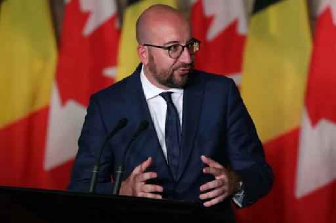 De federale regering blijft met vier, zegt premier Michel