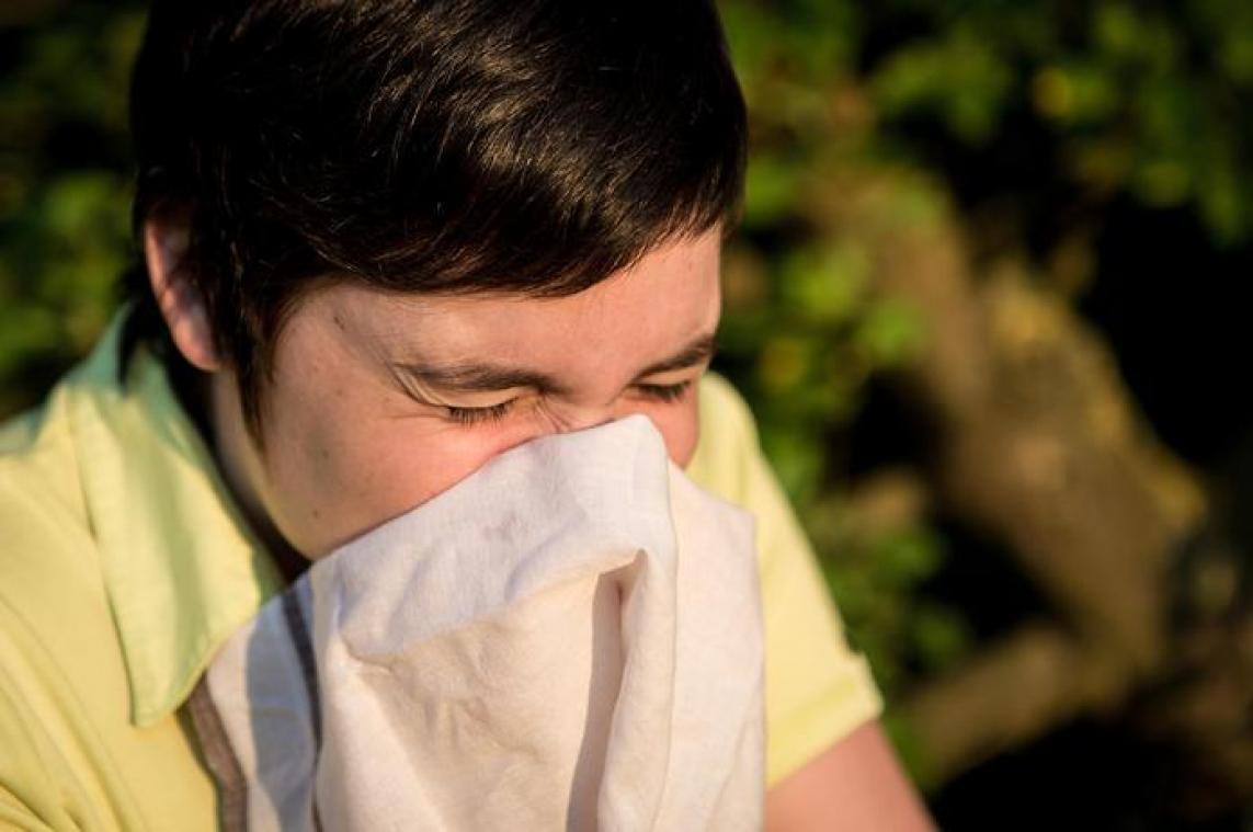 Bacteriën blijven na hoesten of niezen 45 minuten lang in leven