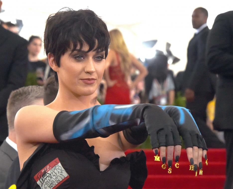 Katy Perry maakt werk van haar wraak op Taylor Swift met nieuw nummer