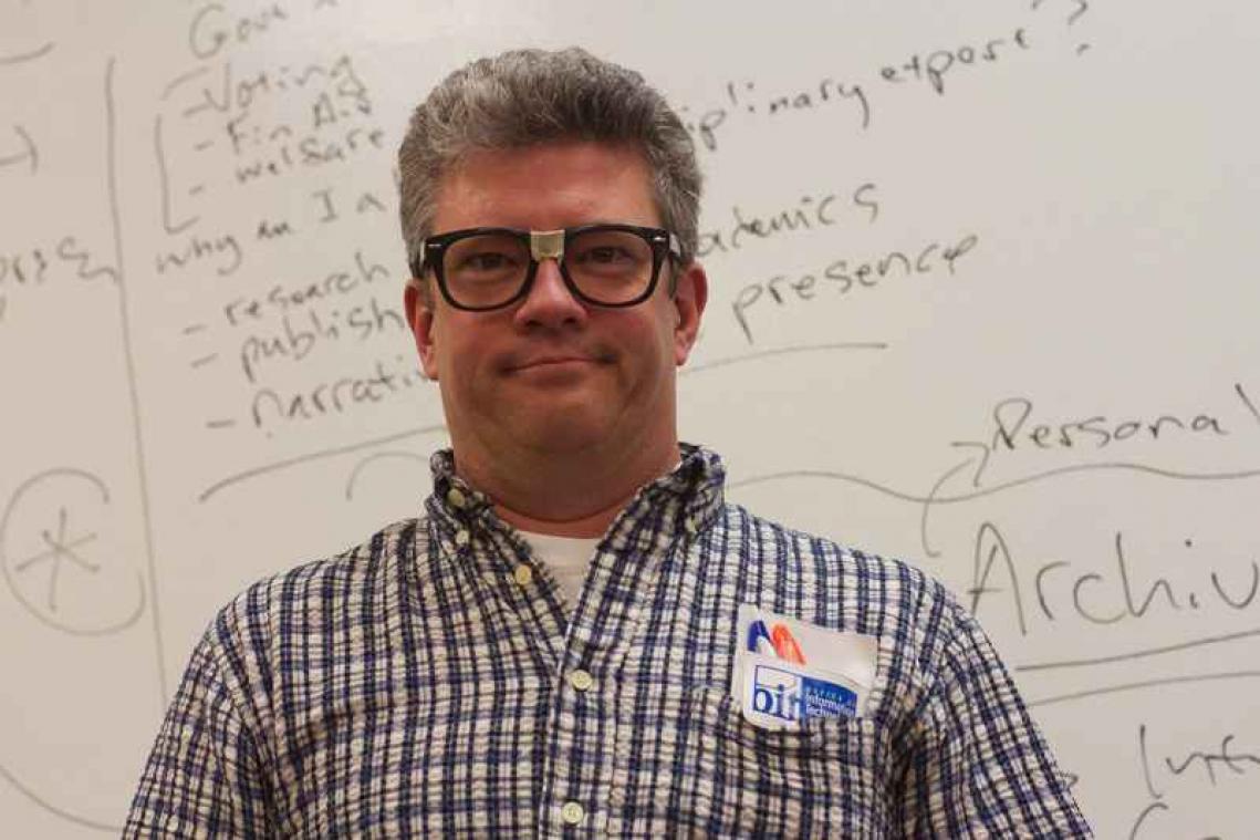 Oudere vaders brengen nerdy zonen op de wereld