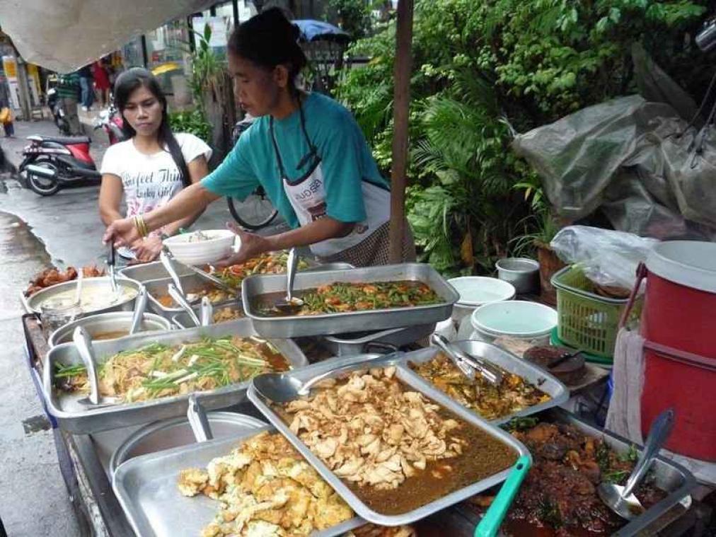 Bangkok wil bekende voedselkraampjes vervangen door één grote food market
