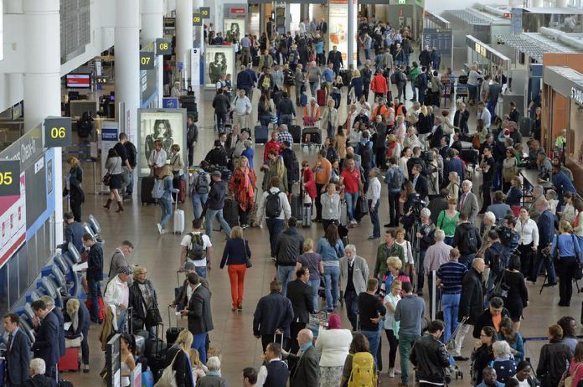 Zomerdrukte start op Zaventem, maar niet op de weg