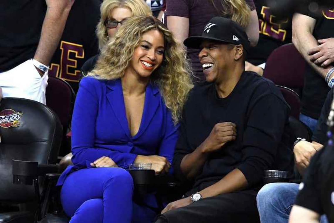 Beyoncé en Jay-Z nemen tweeling mee naar huis