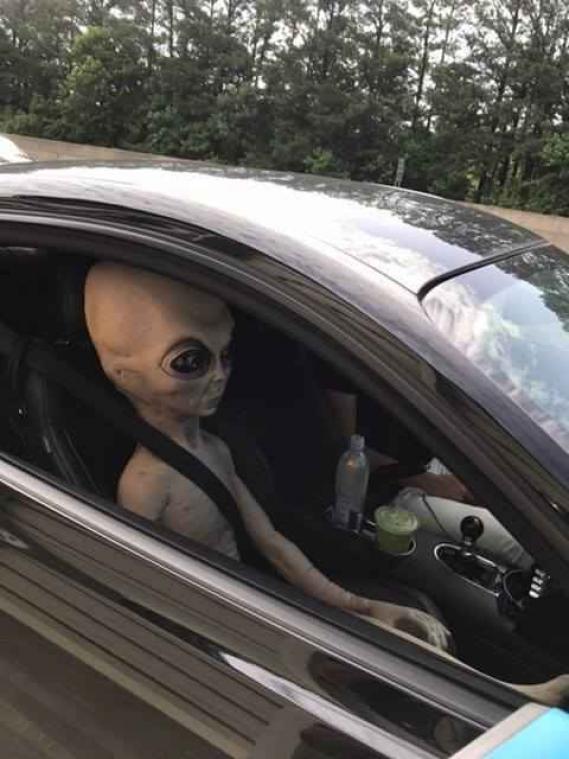 Alien tegengehouden wegens overdreven snelheid