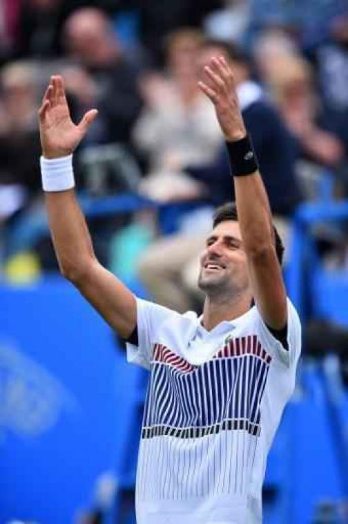 Novak Djokovic opent grasseizoen met vlotte overwinning in Eastbourne