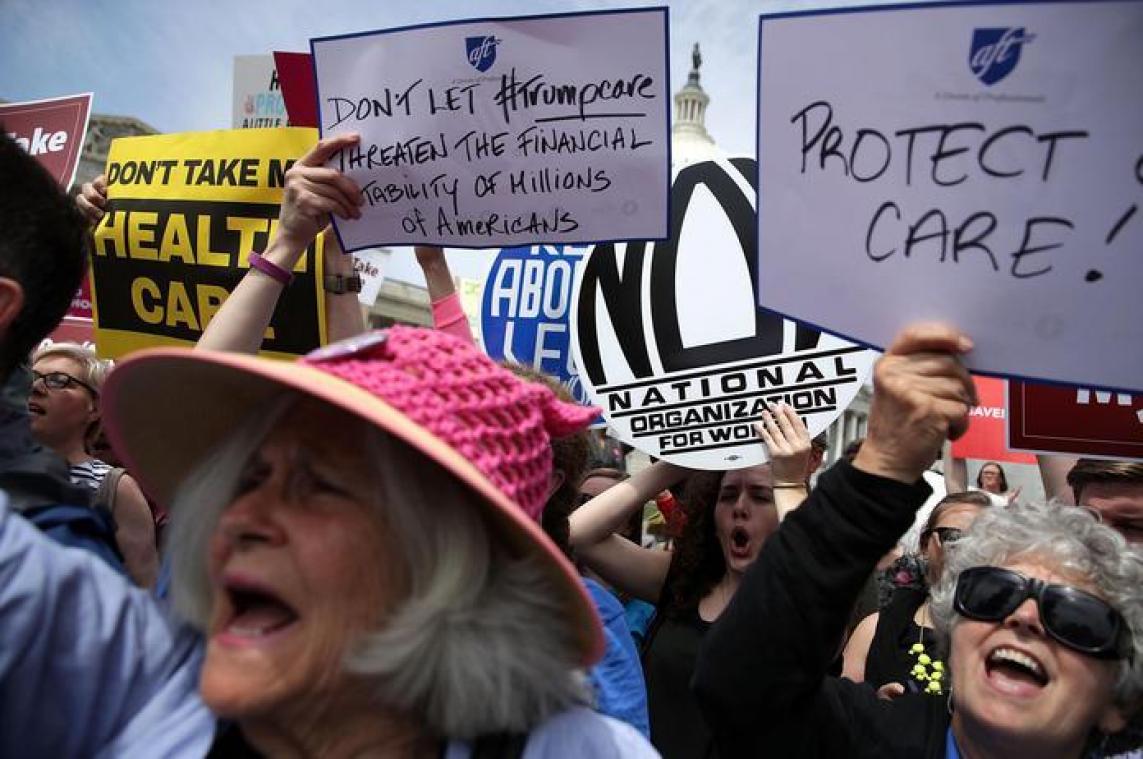 Waarom slaagt Donald Trump er niet in Obamacare terug te draaien?