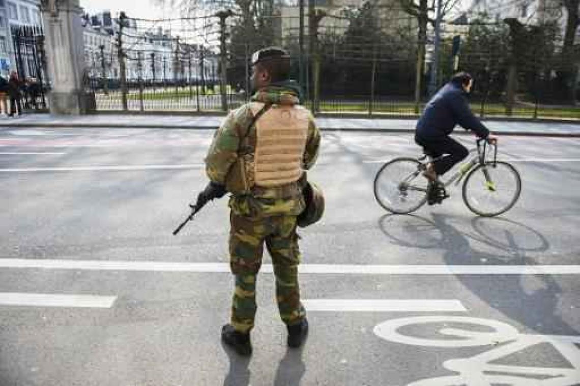 Militairen blijven langer in het straatbeeld