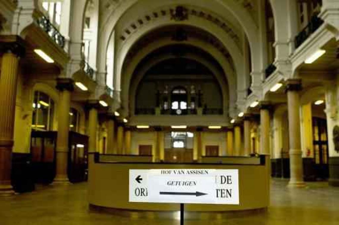 Verkoop van meubilair van oud justitiepaleis in Antwerpen brengt bijna 58.000 euro op