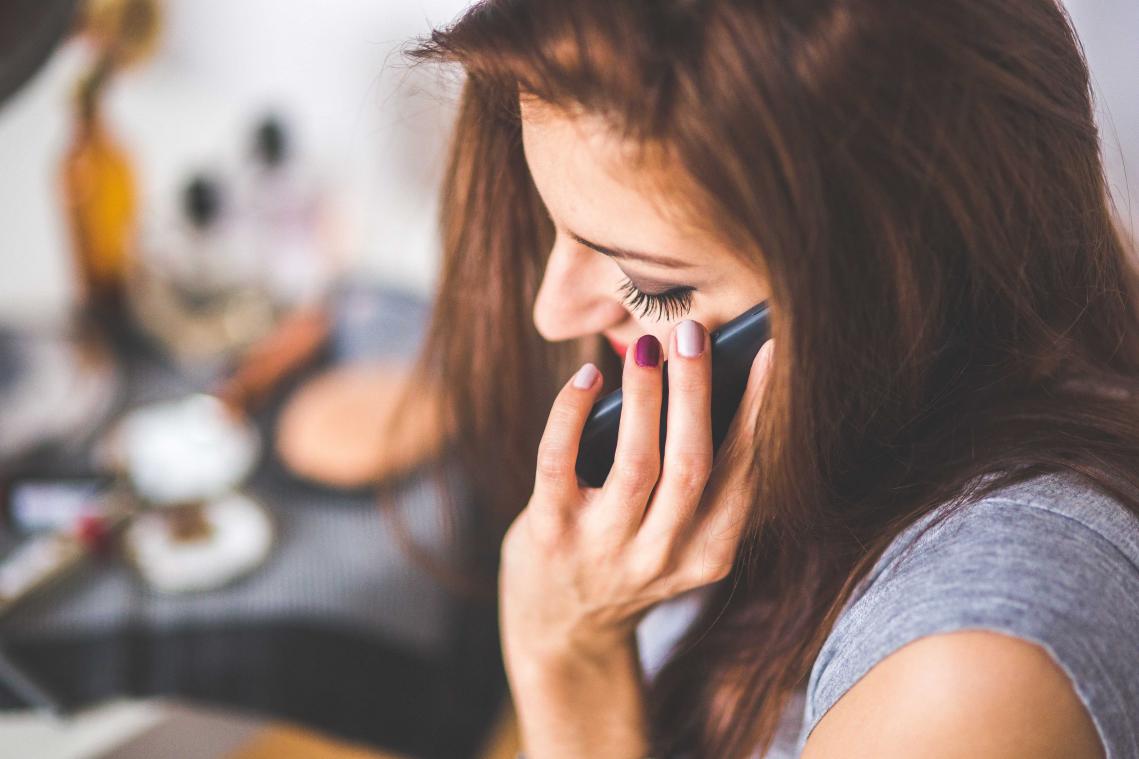 Met gsm van het werk bellen naar horoscooplijn mag niet