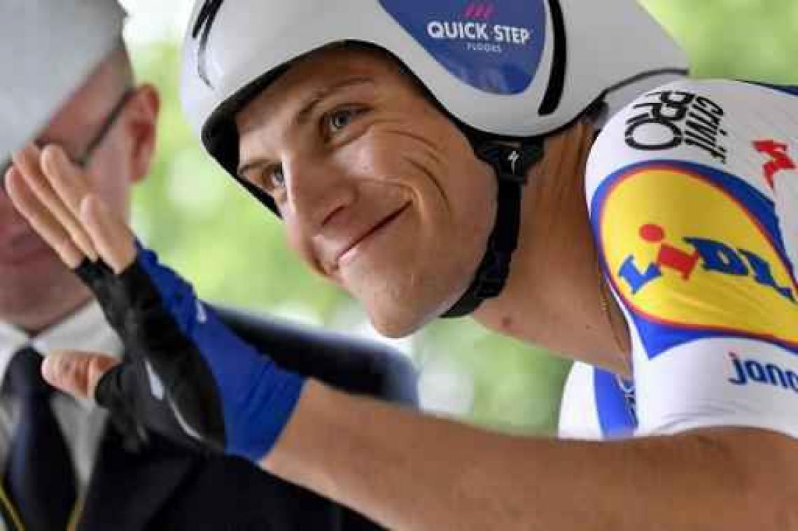 Kittel vloert Démare en Greipel in eerste massaspurt in de Tour