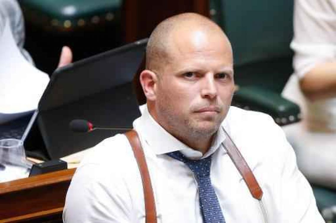 Francken betrapt meer dan 100 "vakantiefraudeurs"